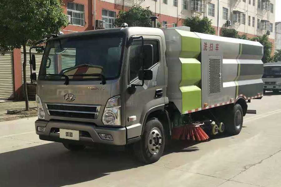 現(xiàn)代5噸中型洗掃車
