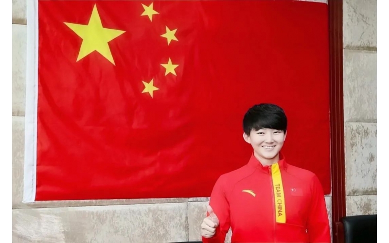 來了，世界冠軍宮乃瑩！